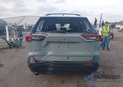 2022 Toyota Rav4 Xle z USA, uszkodzony, nr VIN 2T3W1RFV5NW218341